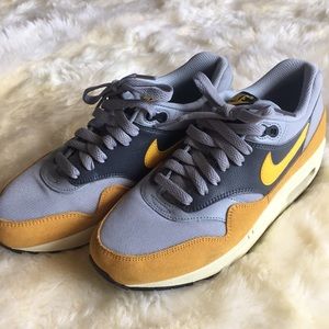 Nike Air Max Tennis Shoes